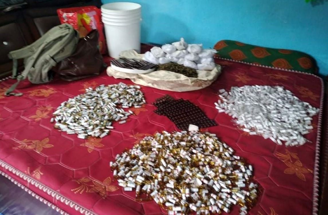 लागुऔषध सहित युवा पक्राउ
